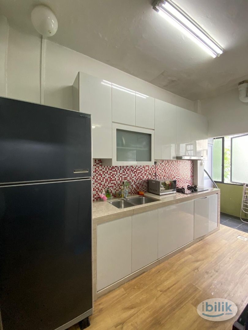 Image 4 of Middle Room at East Coast, Singapore - Room rental in 