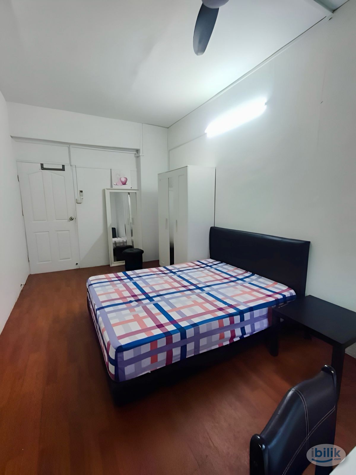 Image 2 of Middle Room at Tiong Bahru, Central Area - Room rental in 