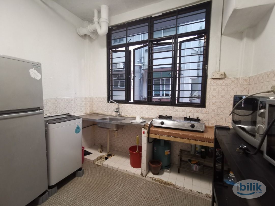 Image 3 of Middle Room at Tiong Bahru, Central Area - Room rental in 