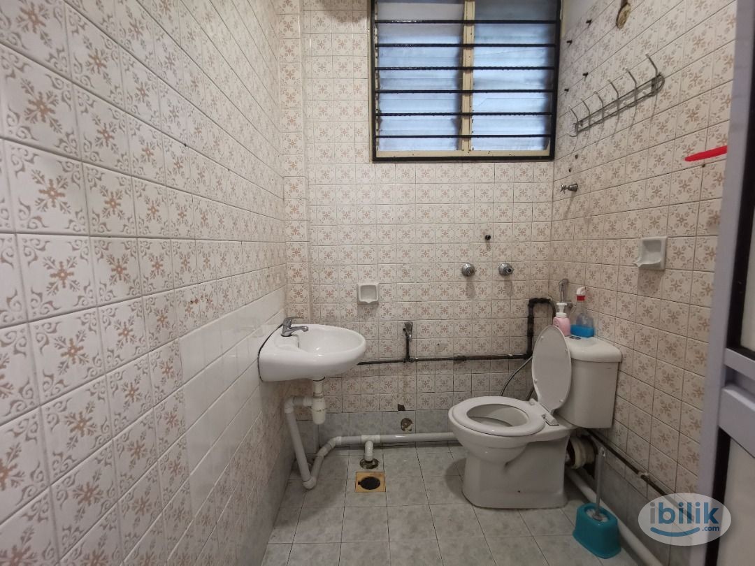 Image 4 of Middle Room at Tiong Bahru, Central Area - Room rental in 