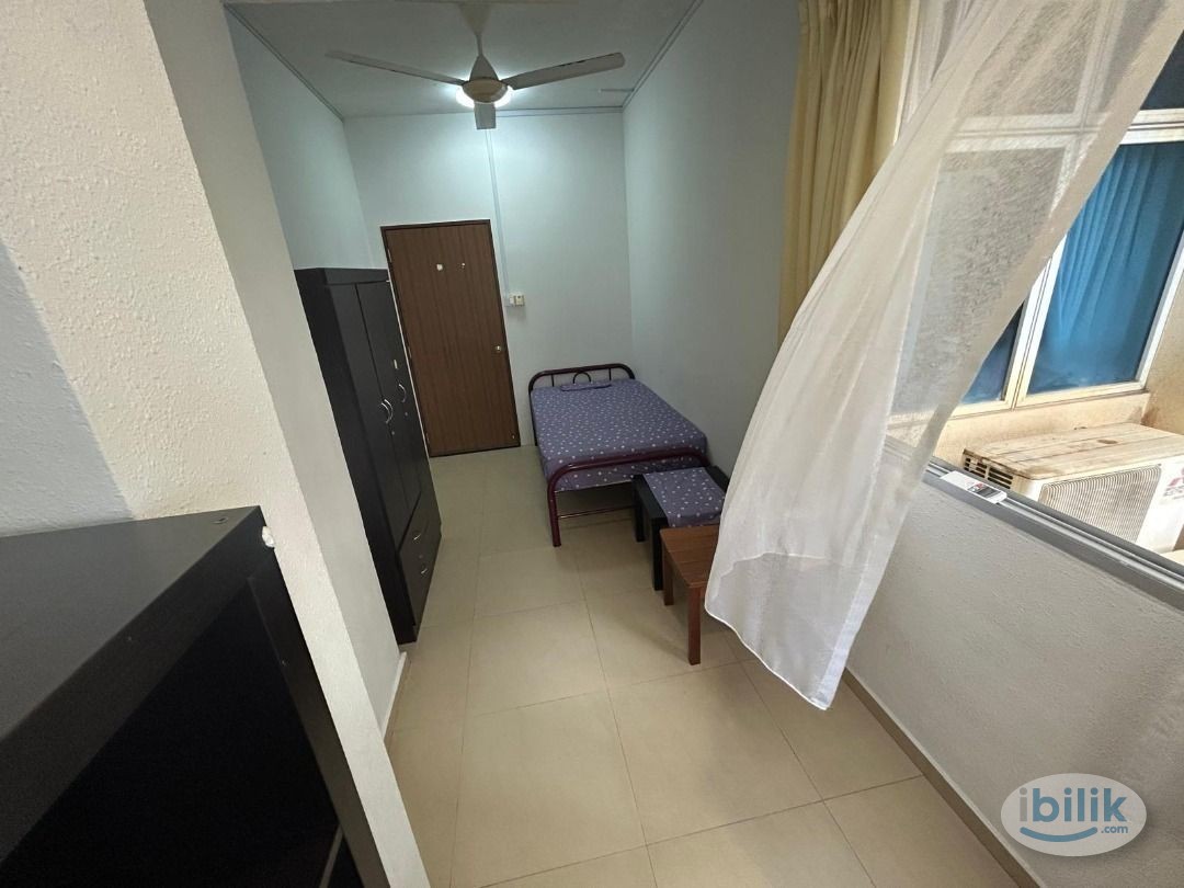 Image 2 of Middle Room at Balestier, Singapore - Room rental in 
