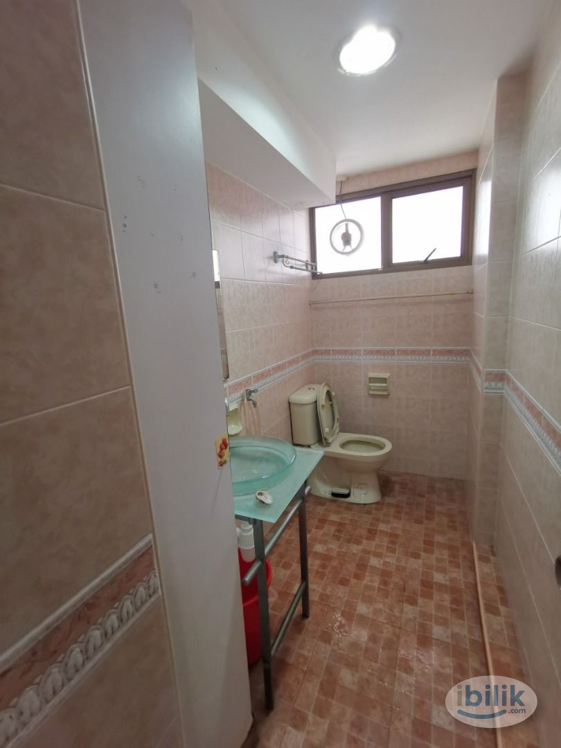 Image 3 of Middle Room at Braddell View, Toa Payoh - Room rental in 