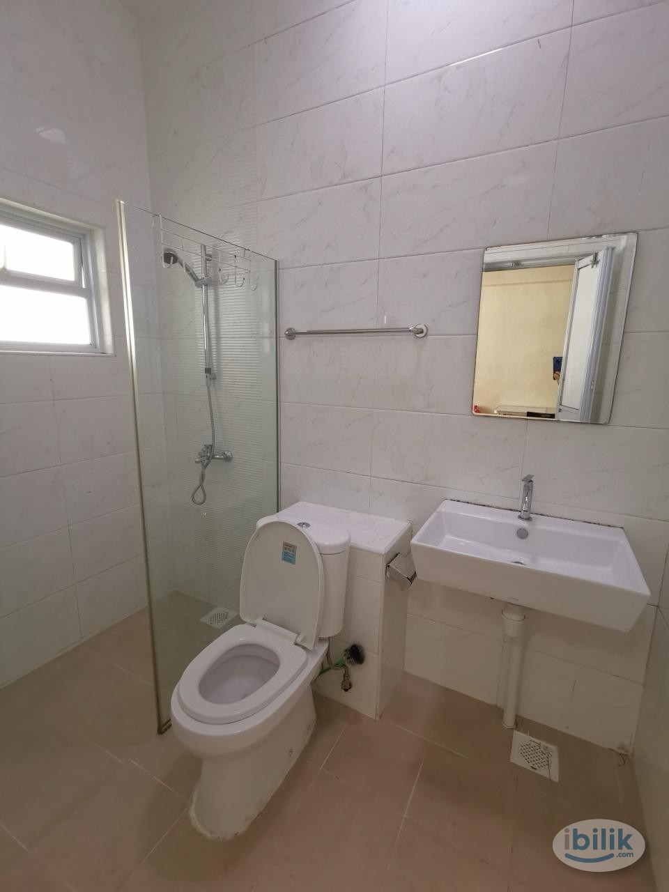Image 4 of Middle Room at Cavenagh Gardens, Cavenagh - Room rental in 