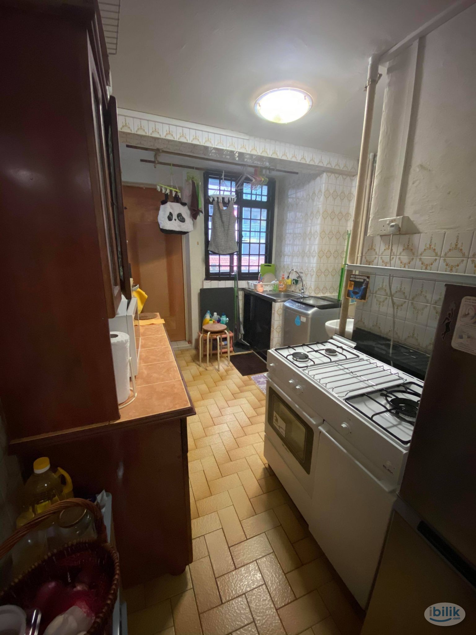 Image 3 of Room for Rent: 5-Minute Walk to Tiong Bahru MRT and Tiong Bahru Plaza - Room rental in 