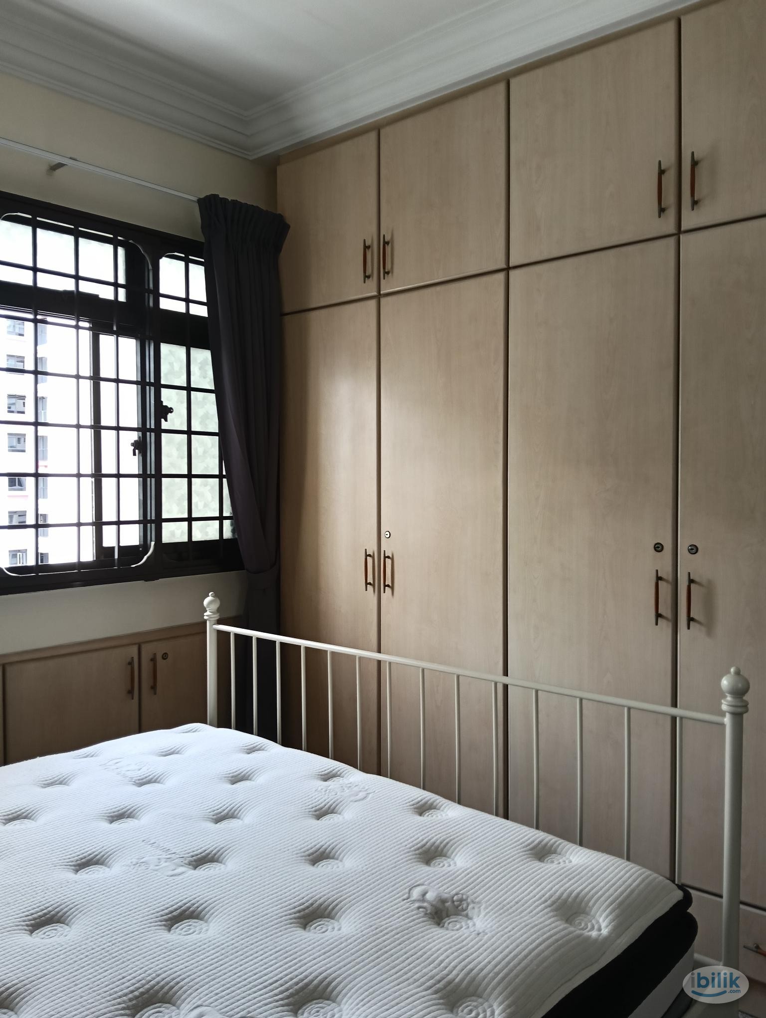 Image 1 of master room @ Blk 121A Kim Tian ( Tiong Bahru ) - Room rental in 