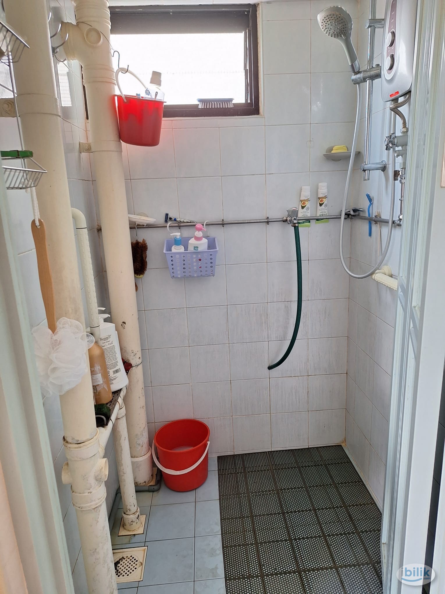 Image 3 of female sharing @ Chinatown , Blk 34 Upper Cross St. - Room rental in 