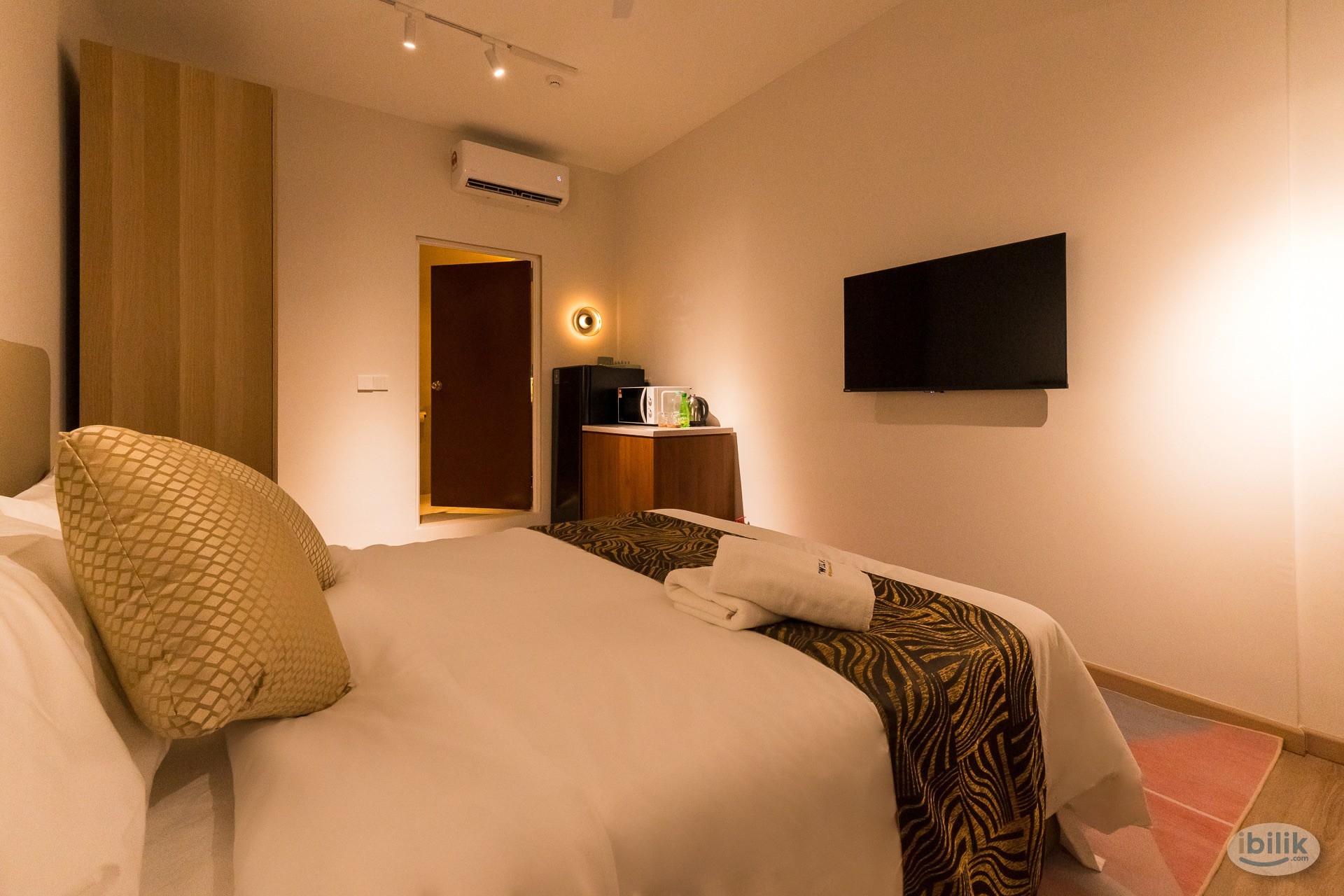 Image 5 of Short Term Room Rental Luxe Studio Suite with Private Entrance- Terrace House at Paramount Garden Petaling Jaya, 3 mins to LRT