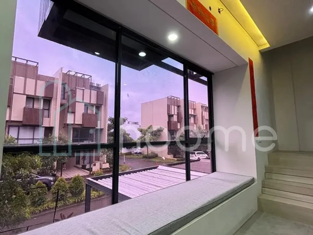 Rumah 3.5 lantai Cluster Bsd City Harga Murah Kebangetan