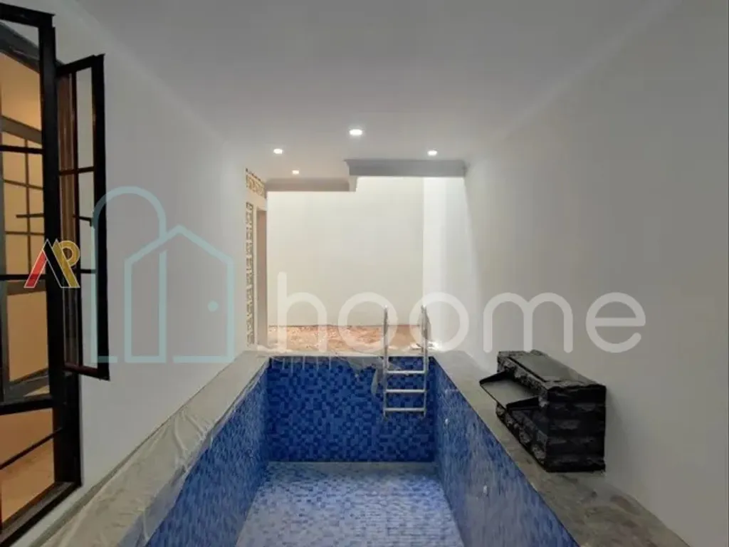 Dijual Rumah Jagakarsa 3 Lantai Private Pool American Clasic Dekat Tol