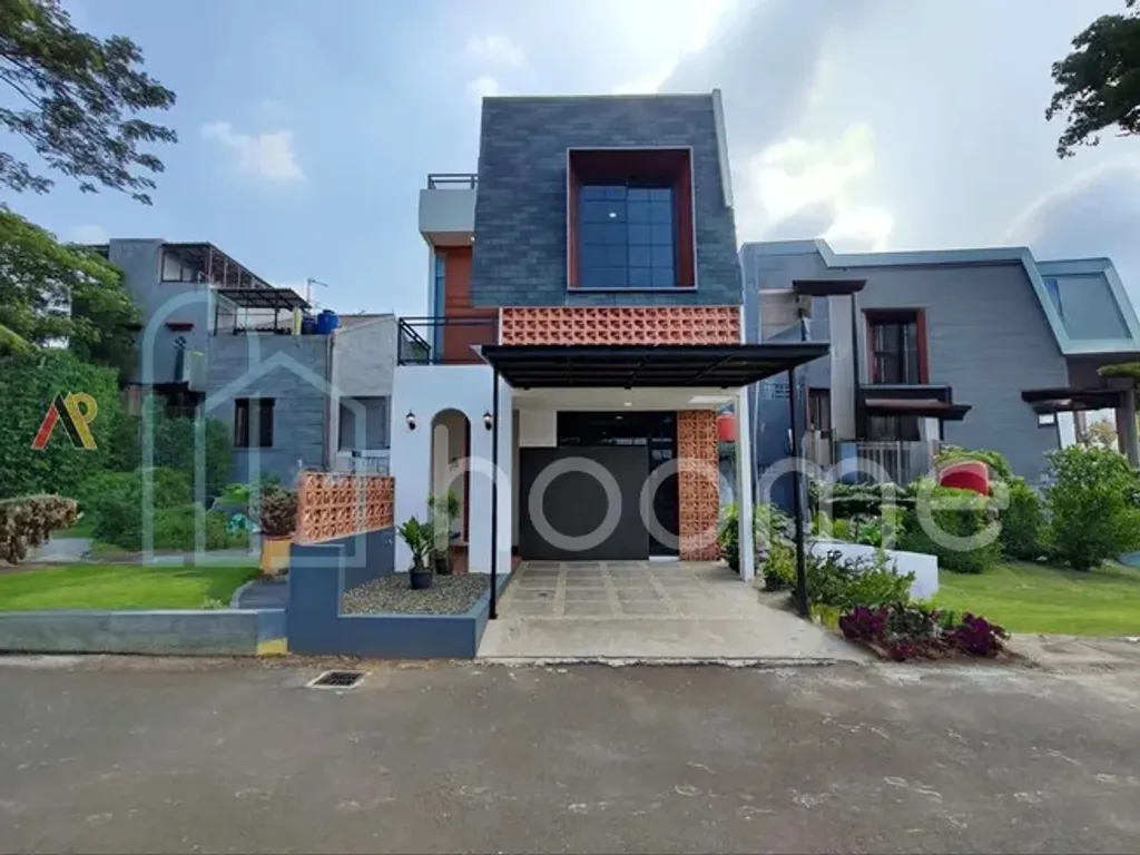 Rumah Tropis 2 Setengah Lantai Dekat Pintu Tol Cibubur Cimanggis Depok