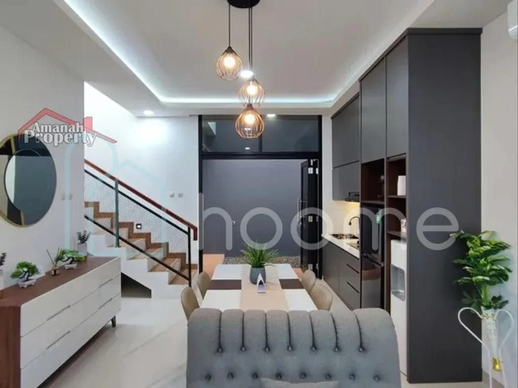 Rumah Tropis 2 Setengah Lantai Dekat Pintu Tol Cibubur Cimanggis Depok