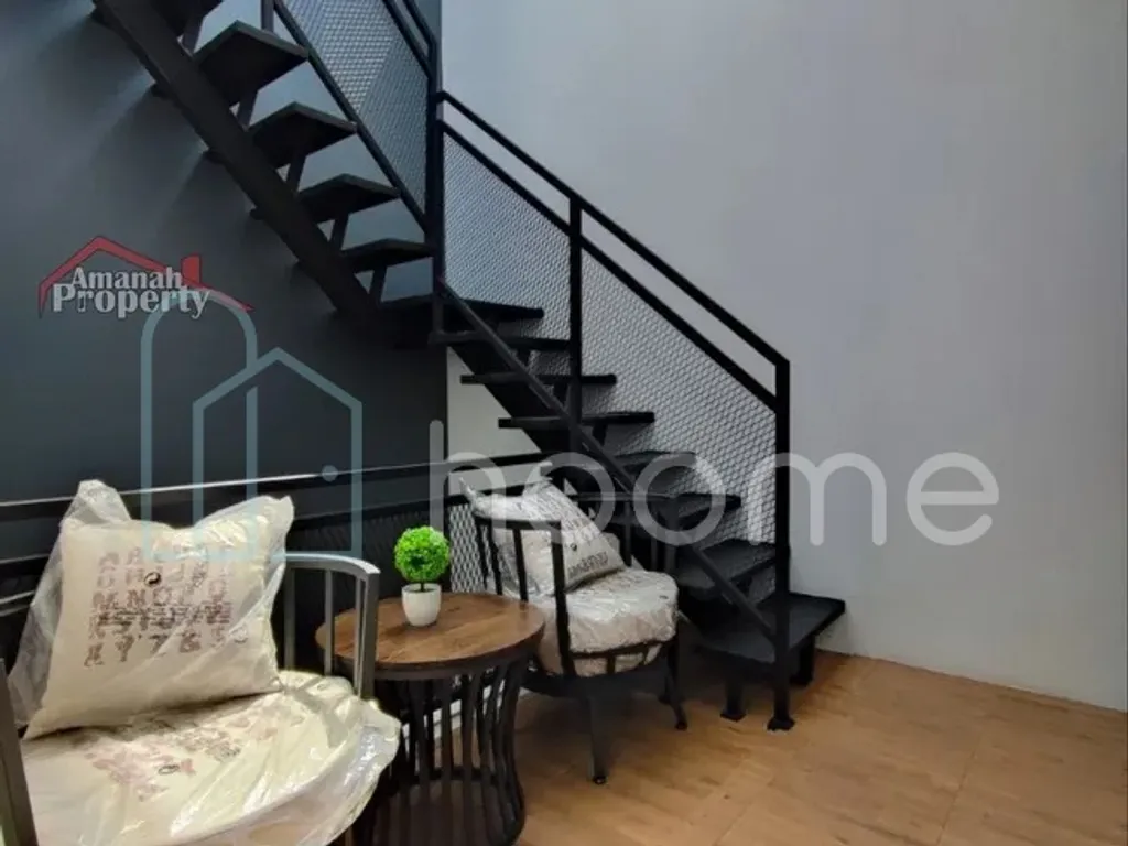 Rumah Tropis 2 Setengah Lantai Dekat Pintu Tol Cibubur Cimanggis Depok