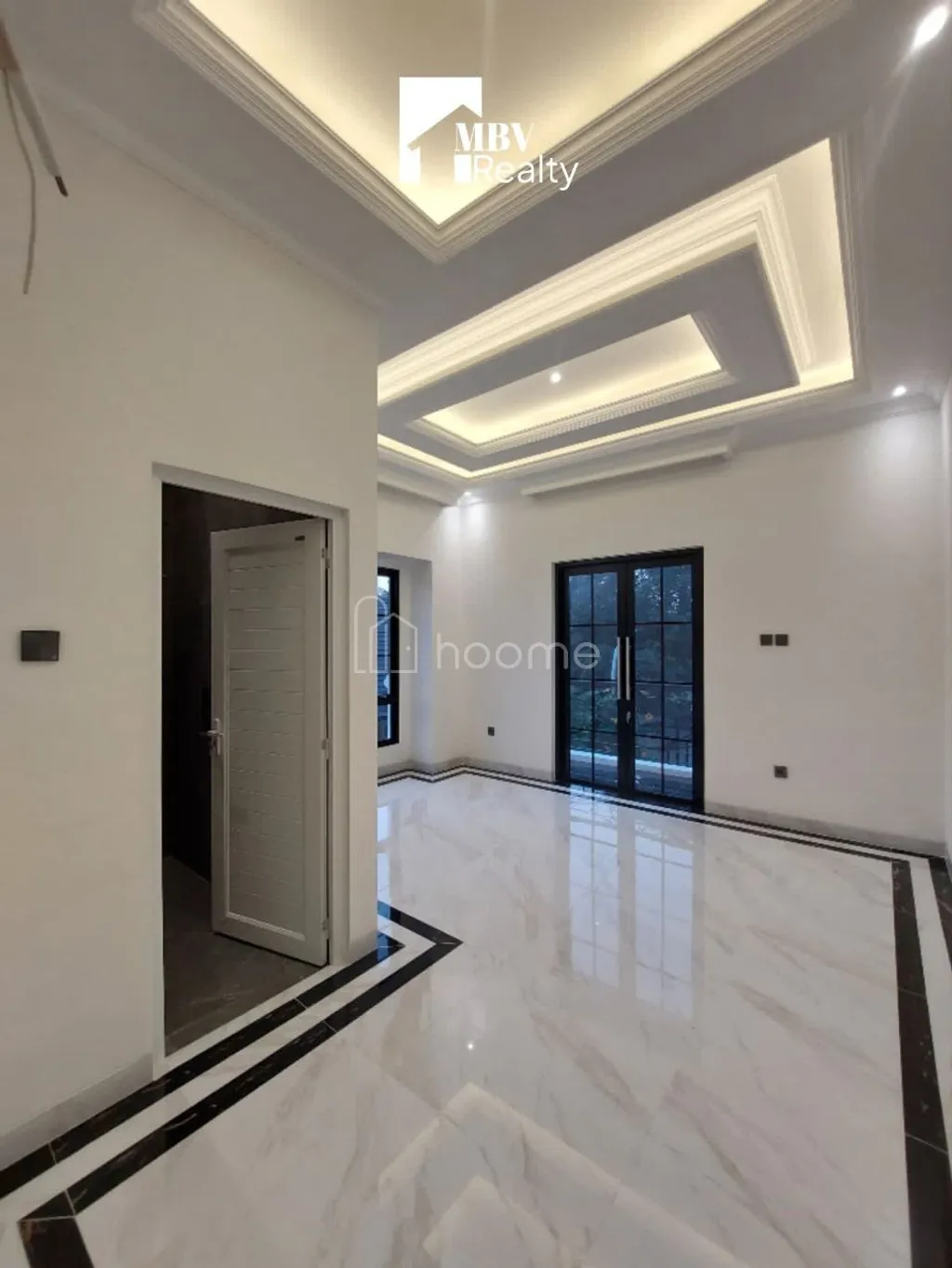 Dijual Rumah Mewah 5KT 4KM 270m² di Area Strategis, Siap Huni!