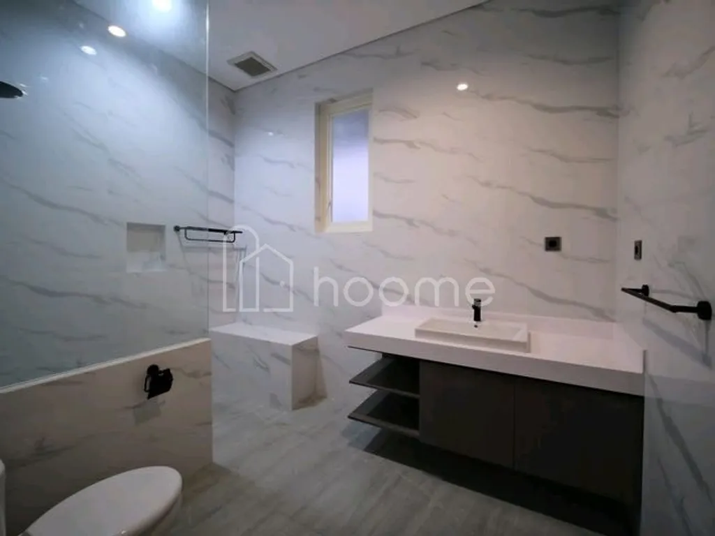 Dijual Rumah Luas 1050m² 6KT 9KM di Lokasi Strategis, Potensi Tinggi!