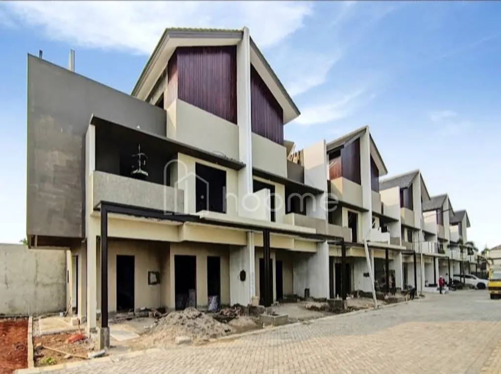 Rumah Siap Huni 3 Lantai di Bintaro