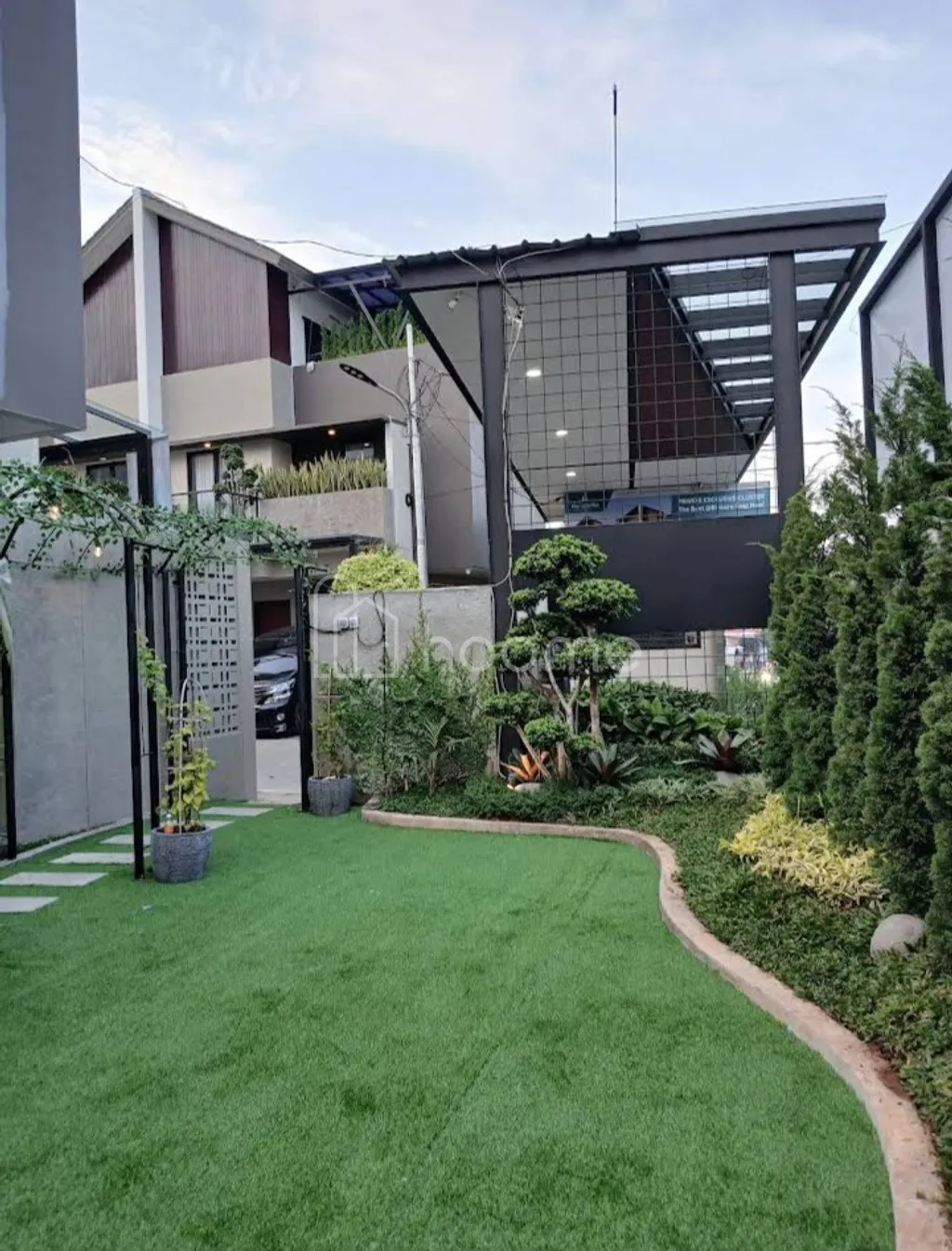 Rumah Siap Huni 3 Lantai di Bintaro