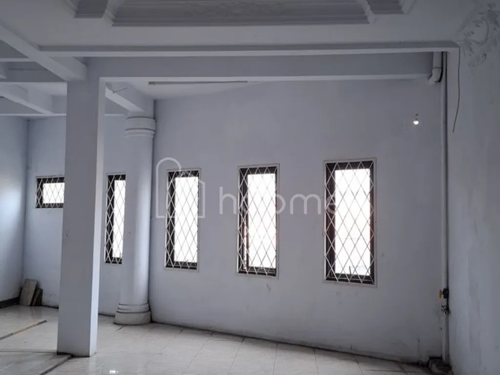 DIJUAL RUKO 3 LANTAI DI PINGGIR JALAN RAYA CIKARET CIBINONG BOGOR