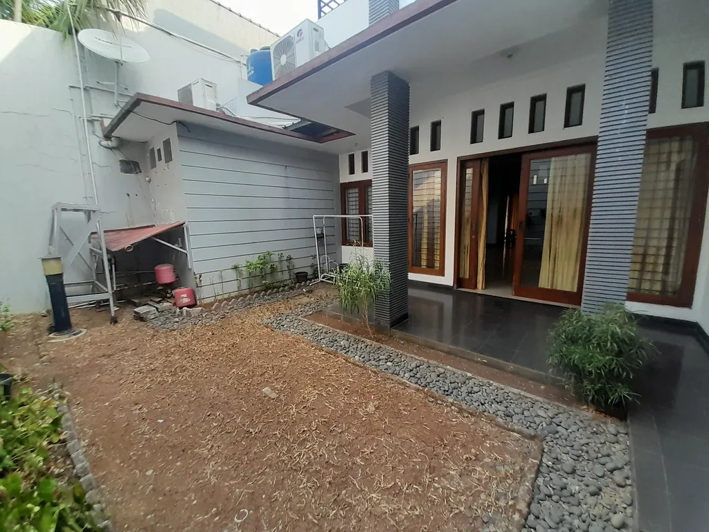 Duren sawit dekat jl. Radin intenn & xmalang