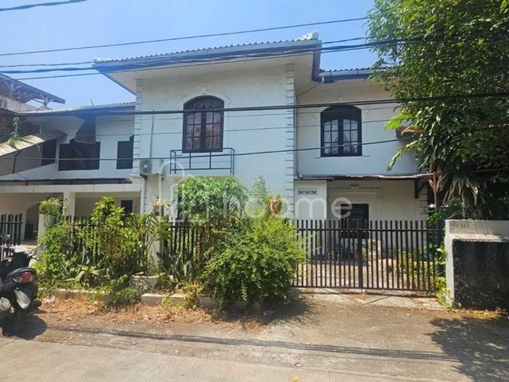 Dijual Rumah Kayu Mas 2 Lantai Dekat Pulomas & Matraman - BISA NEGO