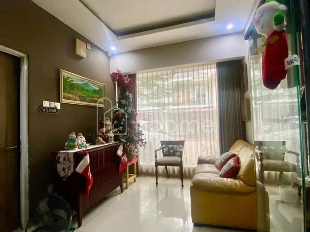 Dijual Rumah Besar 5KT 4KM 200m² di Lokasi Strategis!