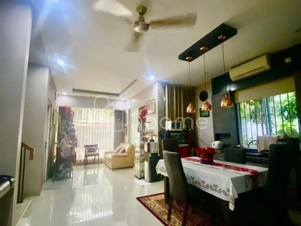 Dijual Rumah Besar 5KT 4KM 200m² di Lokasi Strategis!