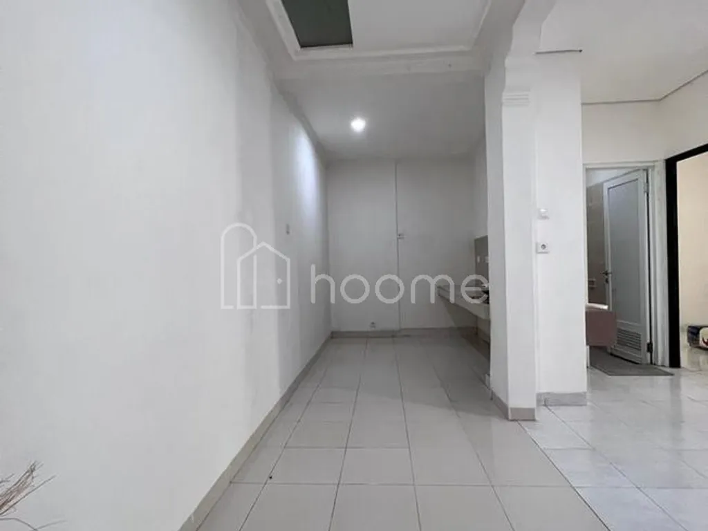 Dijual Rumah Modern Minimalis di Emerald Town House, Bintaro Sektor 9