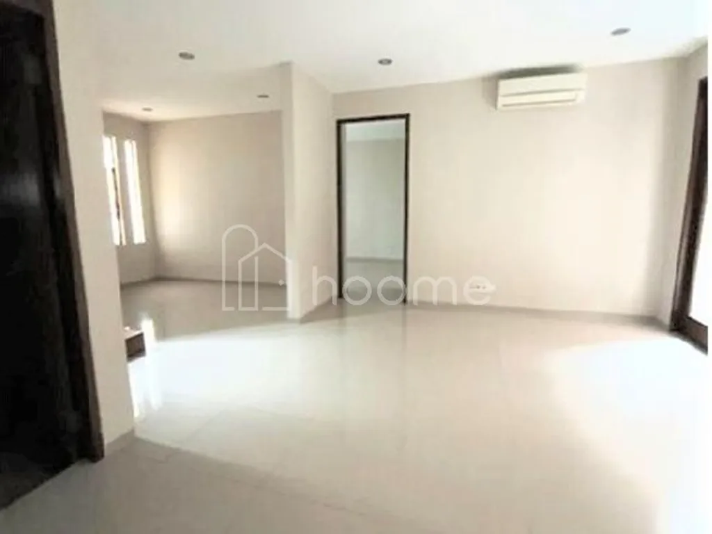 RUMAH SIAP HUNI DI SENAYAN BINTARO SEKTOR 9 ADA CLUB HOUSE