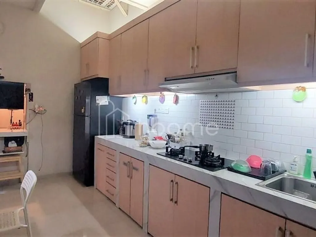 RUMAH SIAP HUNI DI SENAYAN BINTARO SEKTOR 9 ADA CLUB HOUSE