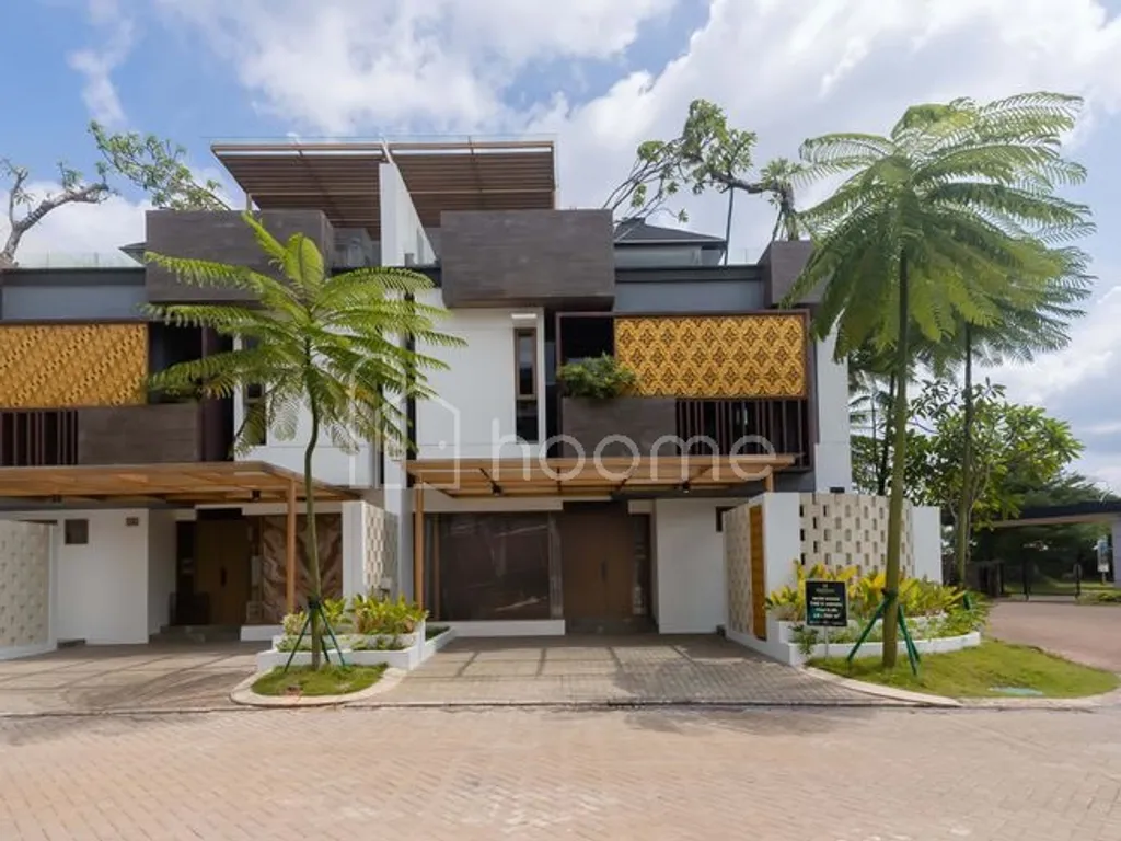 Rumah Exclusive 3 Lantai DP 0% Semi Furnished di Puri