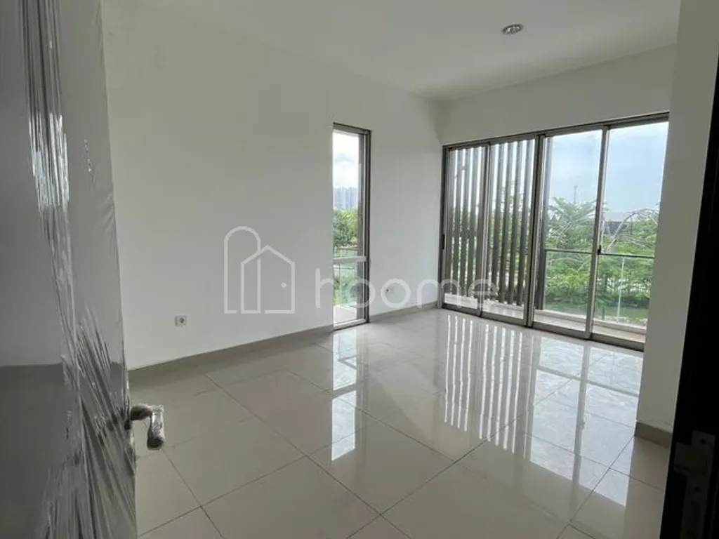 jual rumah 2 lantai PIK 2 uk 8x12,5m kosongan posisi hook