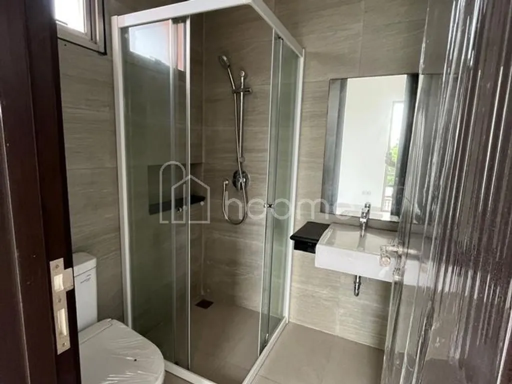 jual rumah 2 lantai PIK 2 uk 8x12,5m kosongan posisi hook