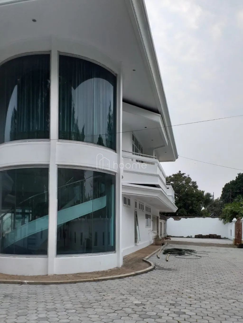 Dijual Rumah Mewah 6KT 6KM 1000m² di Lokasi Strategis, Luas Tanah 1650m²