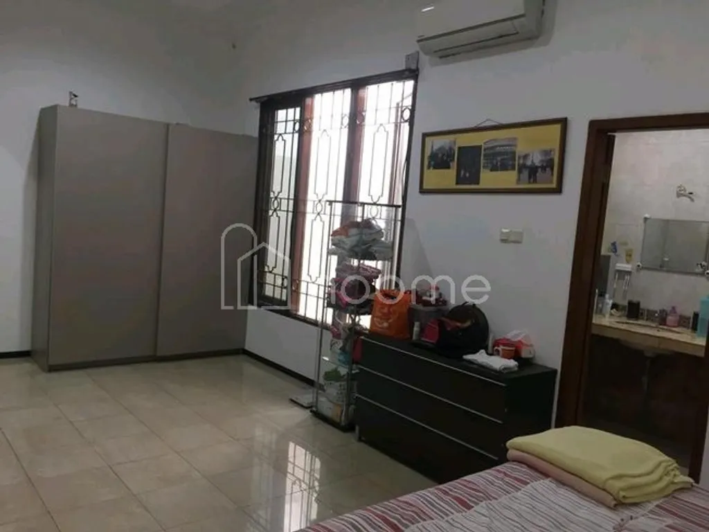 JUAL CEPAT RUMAH Graha Family dkt pakuwon mall roca wiyung