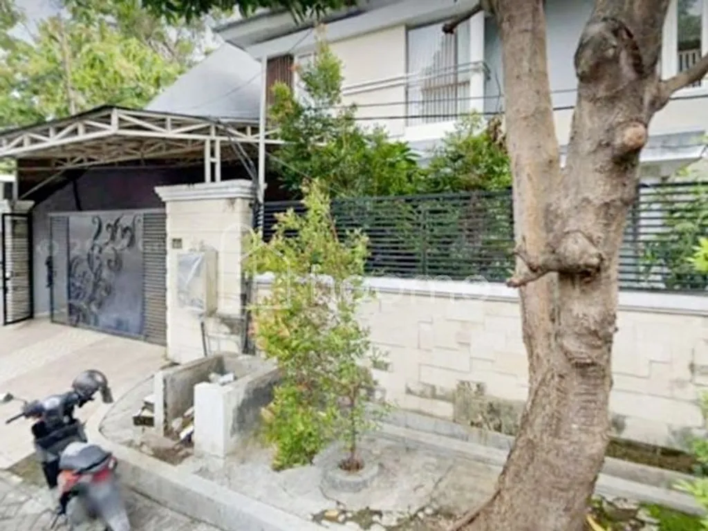 Dijual Rumah Besar 5KT 4KM 350m² di Lokasi Strategis, Siap Huni!