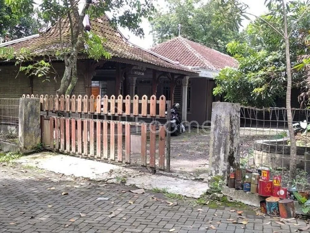 Rumah Ambarketawang Utara Jl. Wates dkt Bakmi Jawa Tan Ndeso