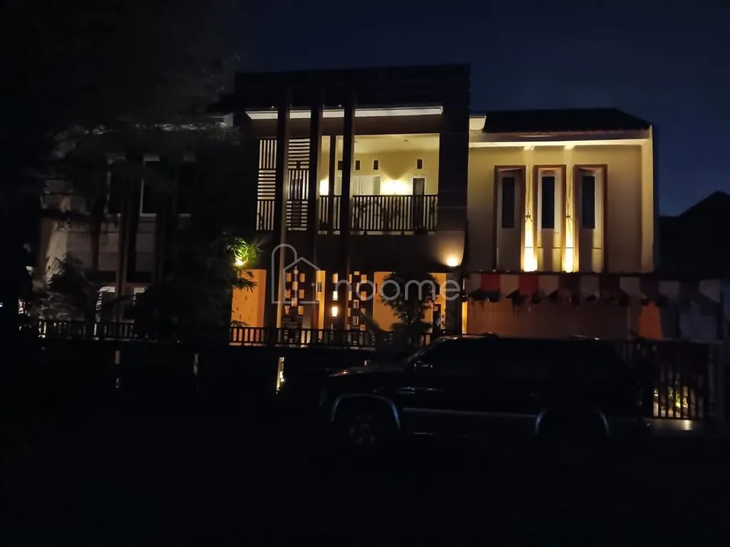 RUmah mewah 2 lantai siap huni furnish SHM di Taman CIlegon Indah