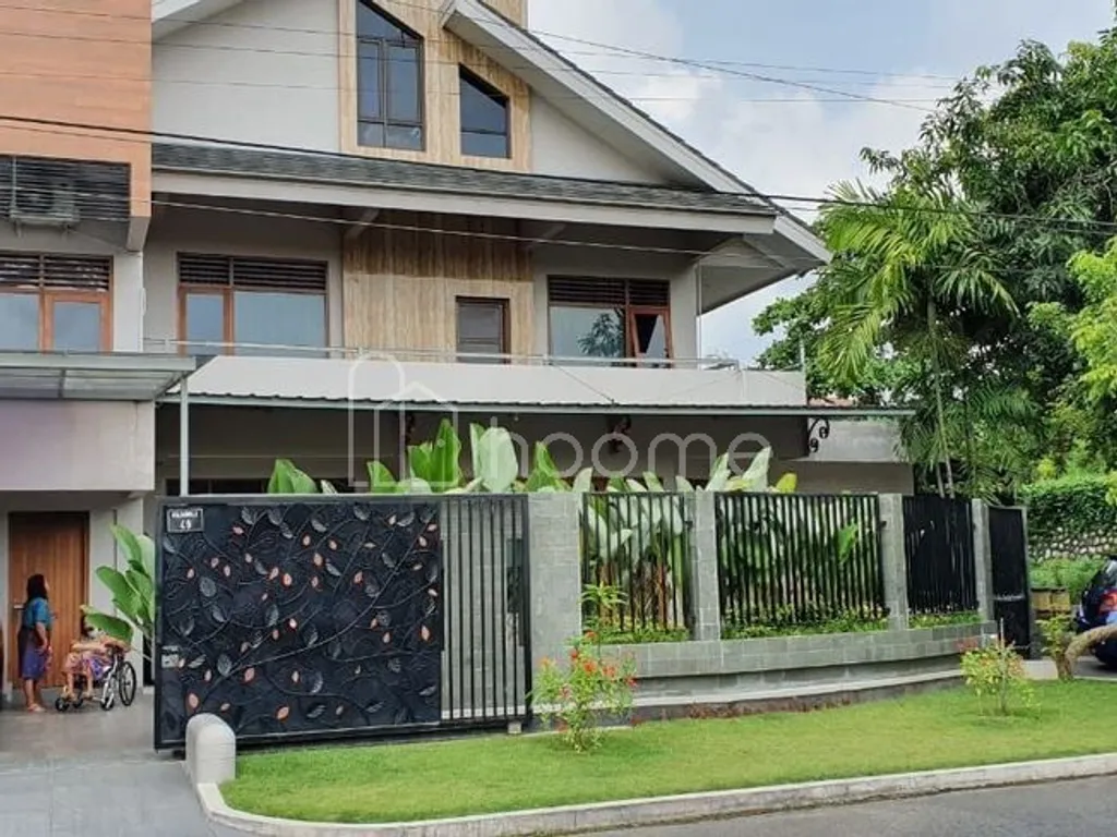 Rumah 3 Lantai Lokasi Strategis Premium dekat Olifant International