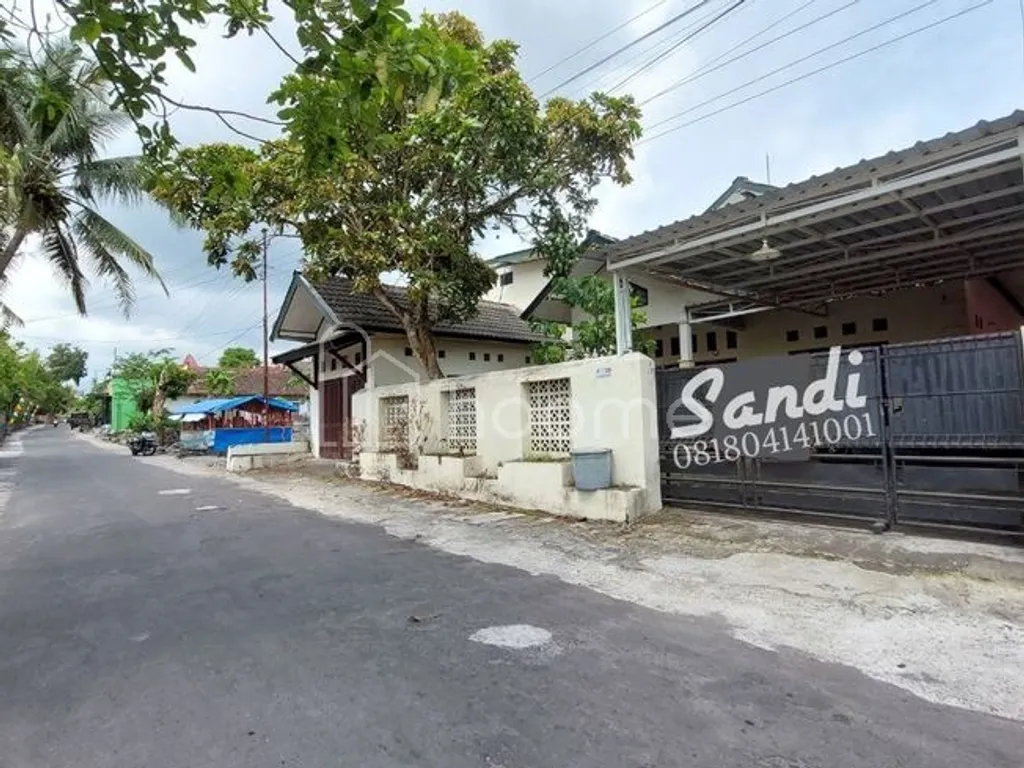 Jual Rumah 9 Kamar Luas 311 Meter di Jakal Km 13 dkt Kampus UII Pusat