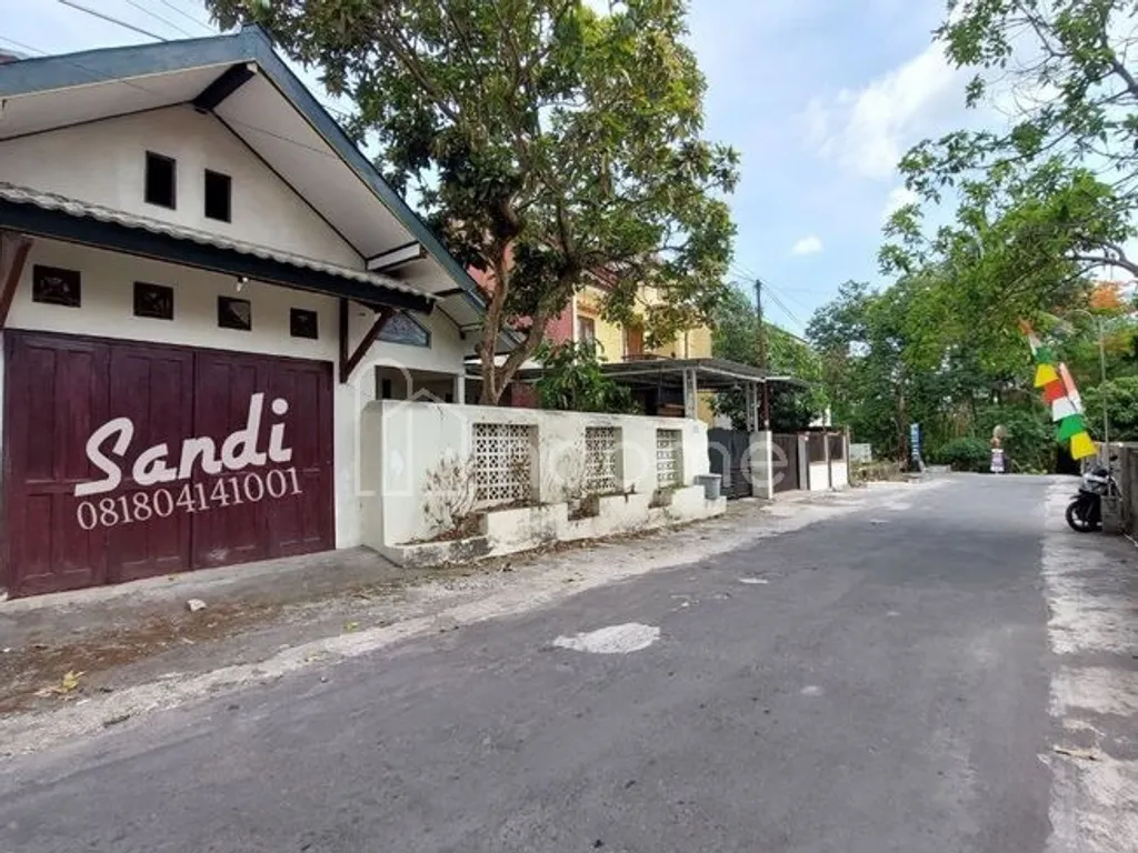 Jual Rumah 9 Kamar Luas 311 Meter di Jakal Km 13 dkt Kampus UII Pusat