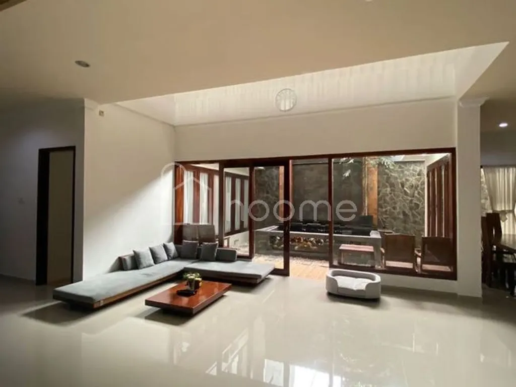 Istimewa Turun Harga 900 juta Rumah Besar dan Luas di Jakal km 8