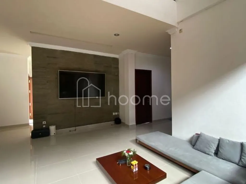 Istimewa Turun Harga 900 juta Rumah Besar dan Luas di Jakal km 8