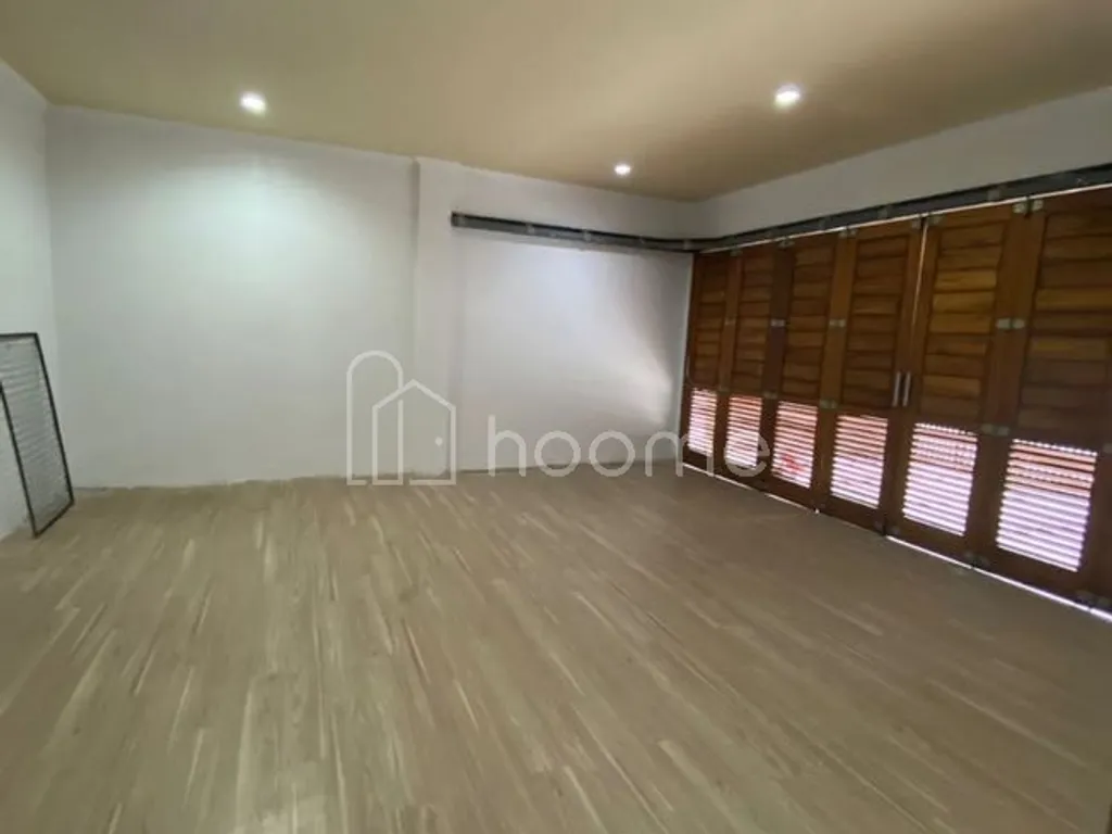 Istimewa Turun Harga 900 juta Rumah Besar dan Luas di Jakal km 8