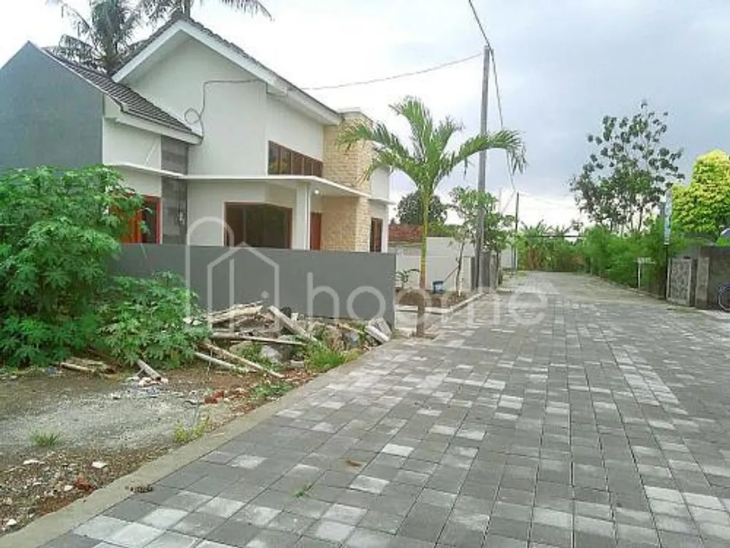 Dijual Rumah 5KT 3KM 100m² Luas Tanah 120m² Cocok untuk Keluarga di Lokasi Strategis!
