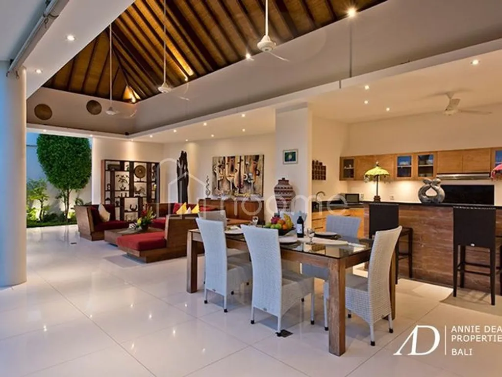 FREEHOLD | BEAUTIFUL VILLA SET WITHIN COMPLEX IN BATU BOLONG