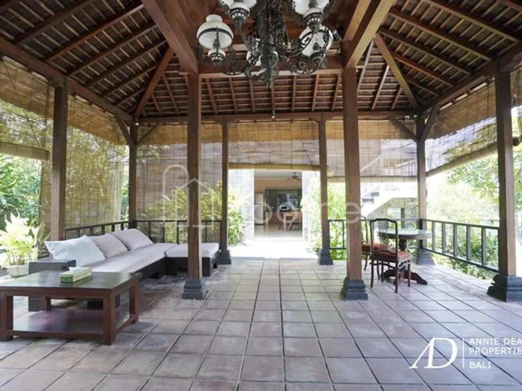 FREEHOLD MODERN BALINESE-STYLE VILLA IN CANGGU