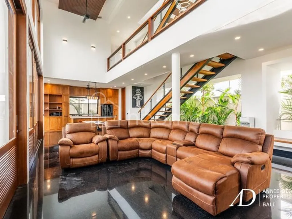 FREEHOLD 5-BEDROOM NEW VILLA NEAR ECHO BEACH CANGGU