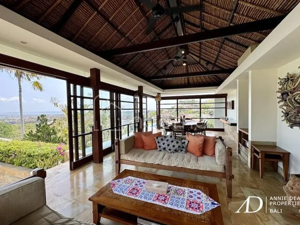 FREEHOLD HILL-SIDE LUXURY FREEHOLD VILLA OFFER STUNNING OCEAN VIEWS