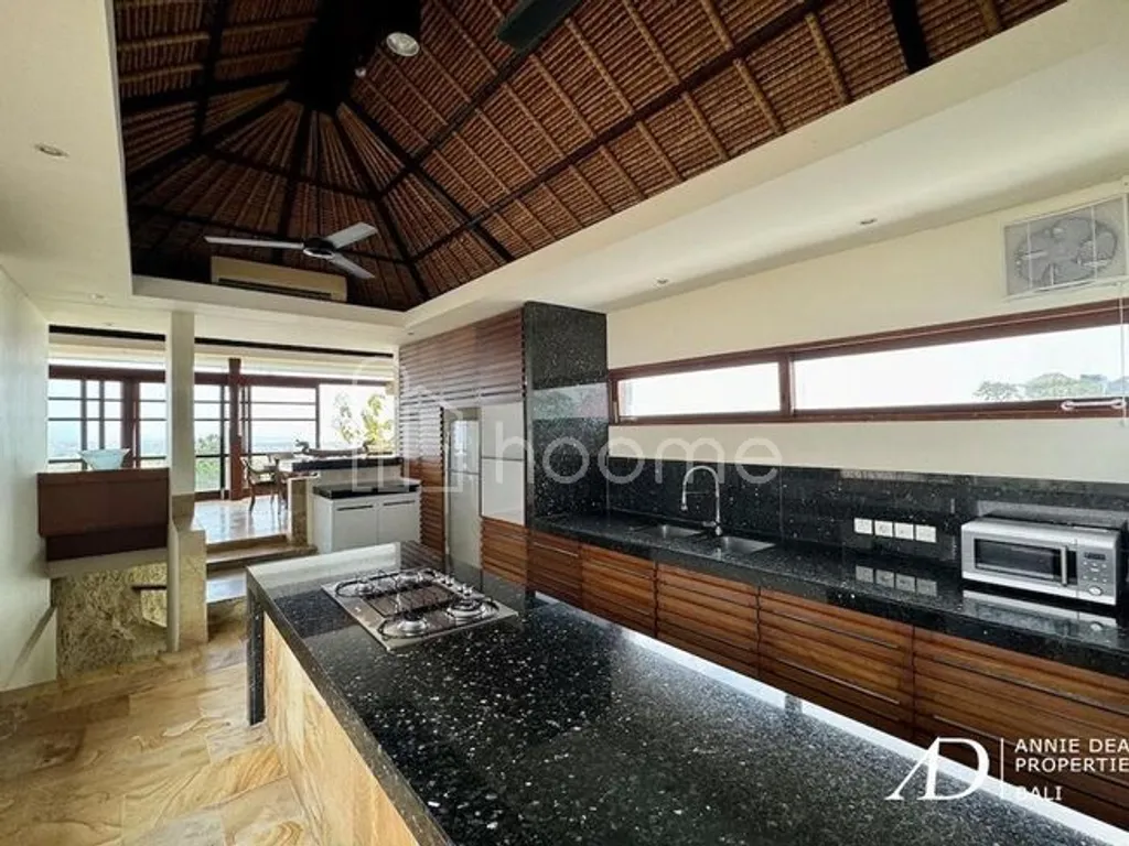 FREEHOLD HILL-SIDE LUXURY FREEHOLD VILLA OFFER STUNNING OCEAN VIEWS