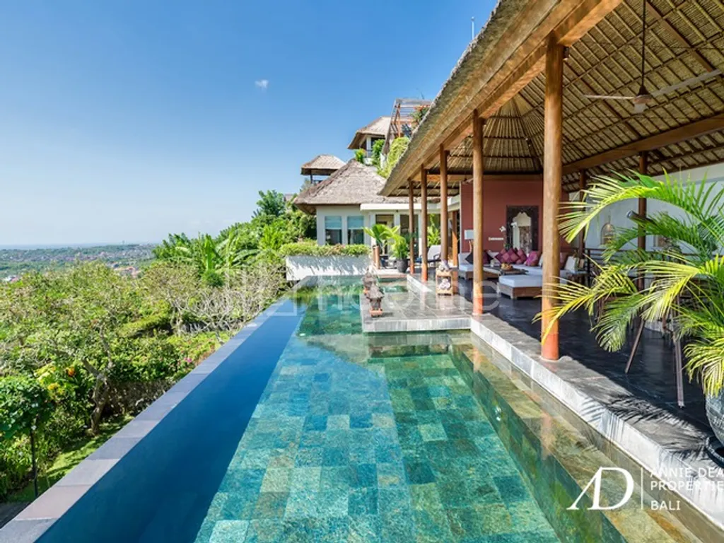 FREEHOLD | ICONIC LUXURY ESTATE WITH 180° OCEAN VIEWS IN JIMBARAN
