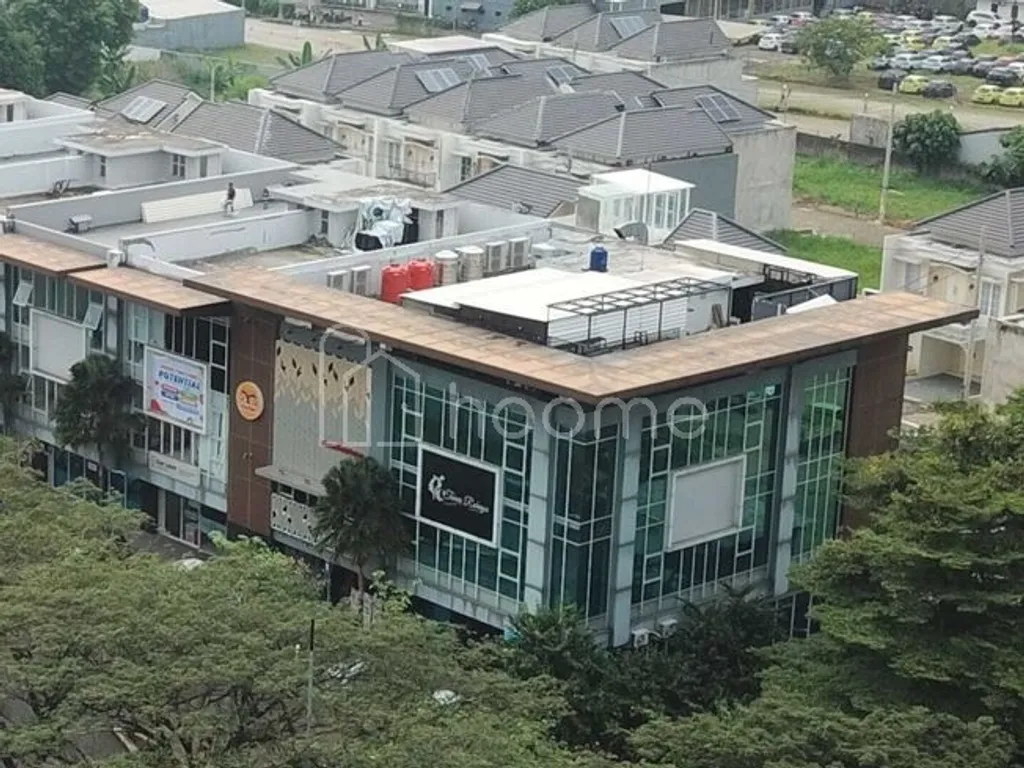Disewakan Ruko Strategis 3 Lantai + Basement & Rooftop Lebar 9.7